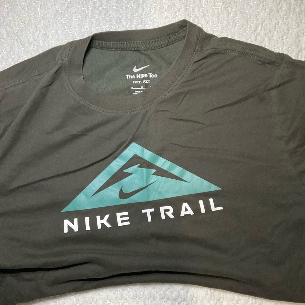 NIKE TEE SIZE M